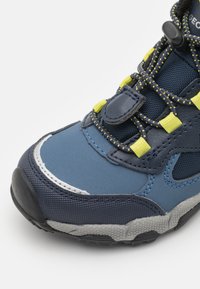 Geox MAGNETAR - Chaussures premiers pas - avio/lime green