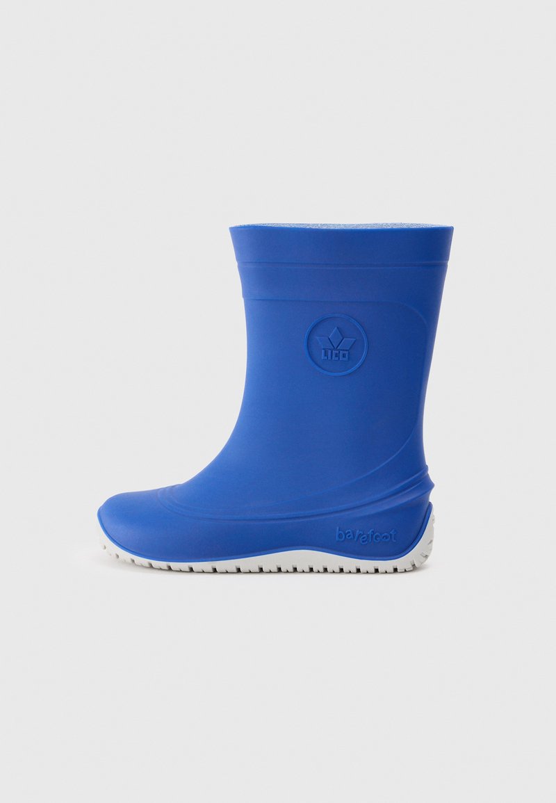 Botte en caoutchouc bleue avec une texture lisse, une forme effilée, une semelle blanche et le logo Lico imprimé sur le côté. Pas d'ornementation supplémentaire.