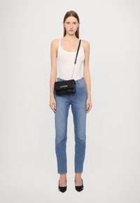 Love Moschino SMART DAILY - Bandolera - nero