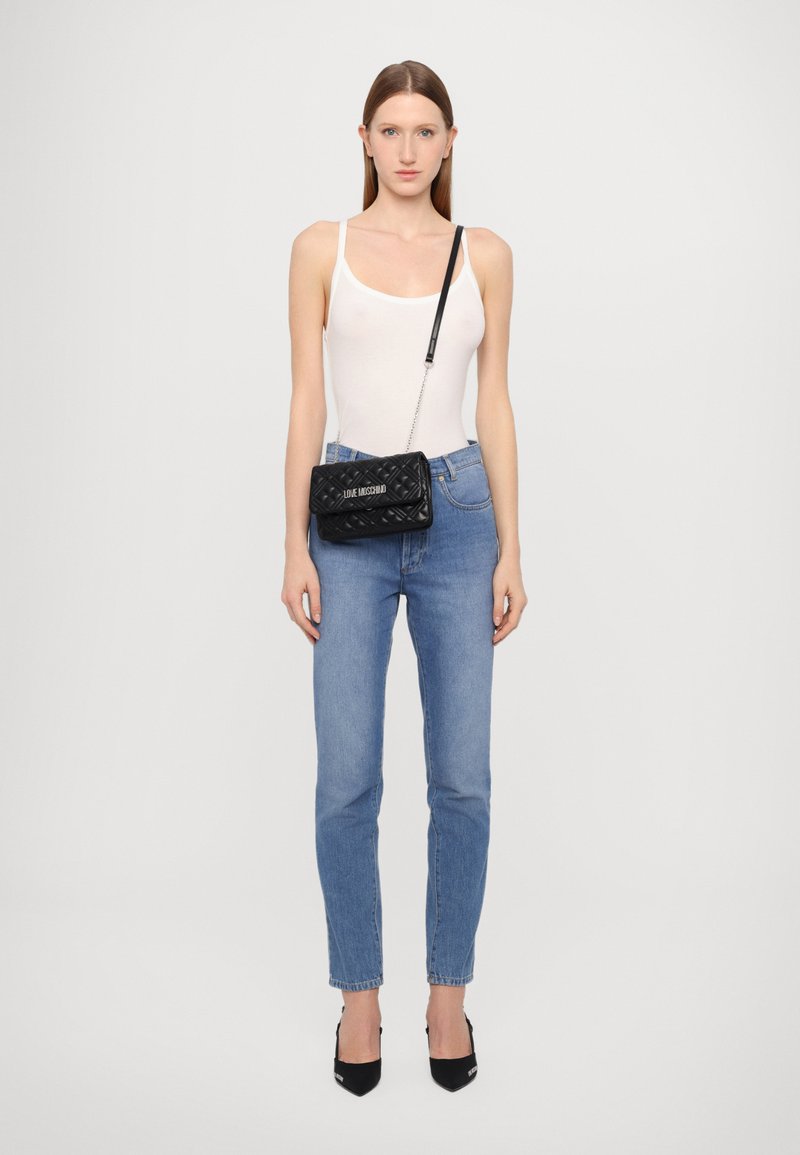 Love Moschino SMART DAILY - Bandolera - nero