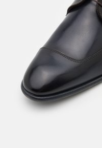 Lloyd SANDRO - Sapatos de atacadores - pacific
