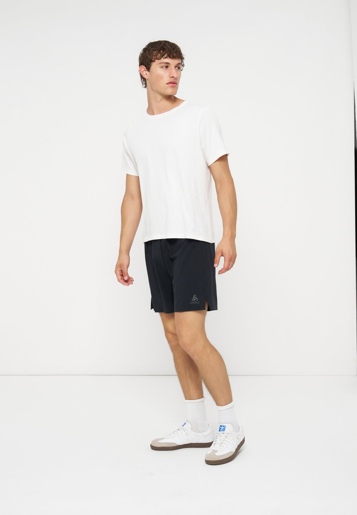 REGULAR FIT