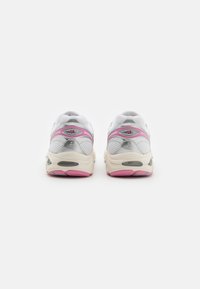 ASICS SportStyle GT-2160 UNISEX - Sneakers basse - white/sweet pink