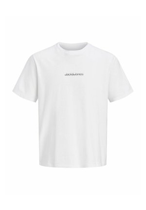 Biała koszulka z krótkim rękawem i okrągłym dekoltem, z małym logo "Jack & Jones" umieszczonym na środku klatki piersiowej.