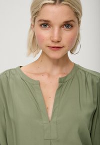 QS MIT AUSSCHNITT - Tunika