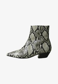 Kijelölve, burgundy red croc embossed