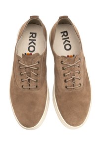 Braune Wildleder-Schnürschuhe mit strukturiertem Obermaterial, leichtem Gummi-Außensohle und RKO-Logo auf der Innensohle. Verfügt über sechs Ösen und kontrastierende Nähte.