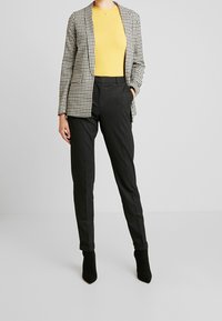 Selected Femme Tall Tygbyxor - dark grey