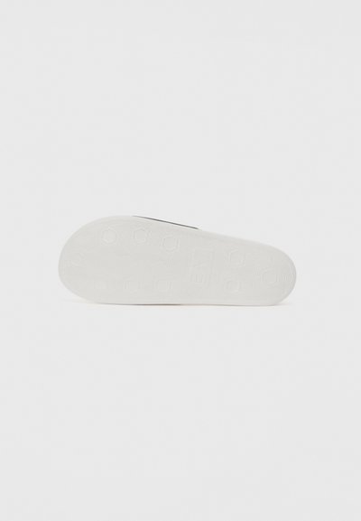 EA7 Emporio Armani UNISEX - Чехли за басейн - white
