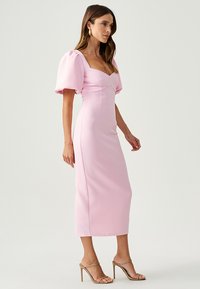 BWLDR ABANA - Šaty do práce - baby pink