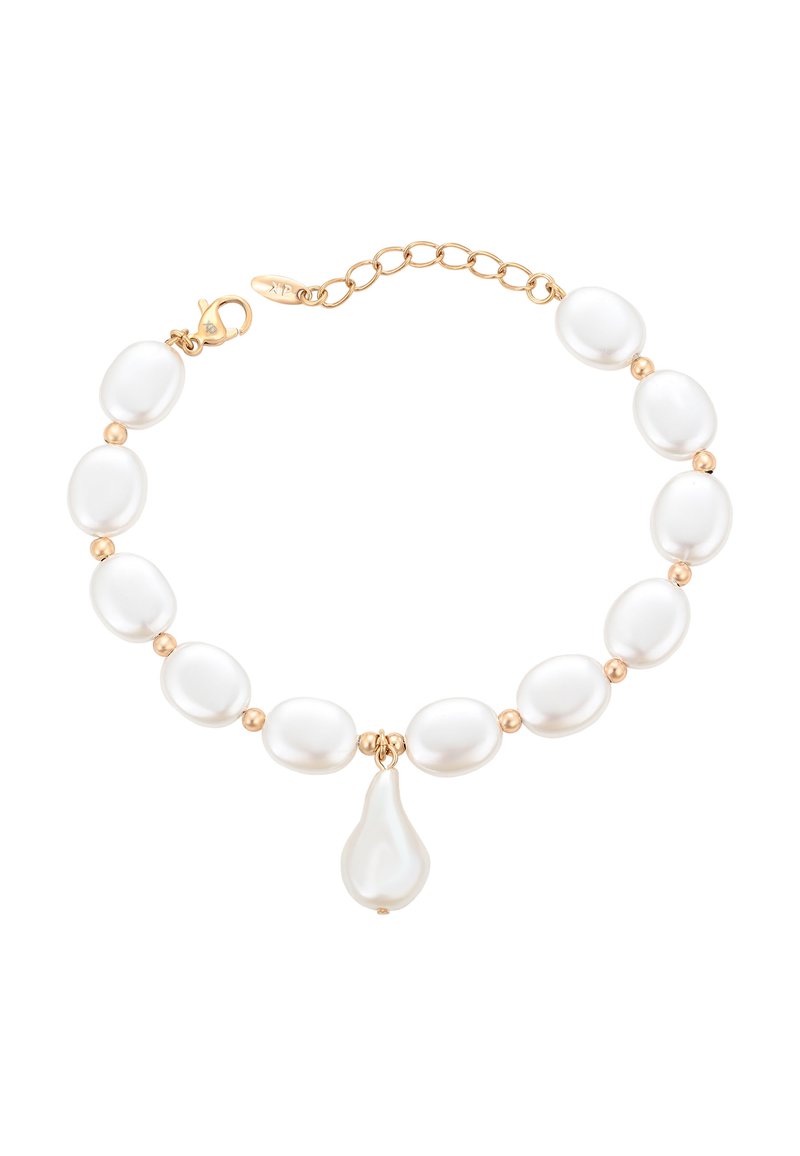 Collana di perle con perle bianche irregolari e accenti di perle dorate, con un pendente a forma di goccia, fissata con un moschettone.