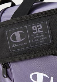 Champion PERFORMANCE DUFFEL BAG EXTRA SMALL UNISEX - Treningsbag - purple/black