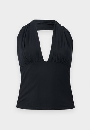Μαύρο αμάνικο τοπ με λαιμόκοψη halter, βαθιά V-γραμμή και λεπτομέρεια με ρίγες υφάσματος στο στήθος.