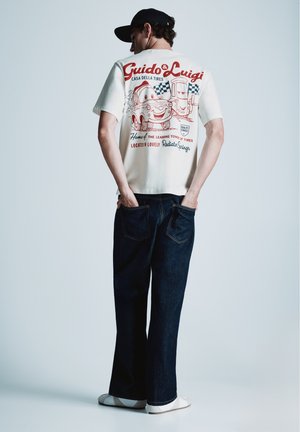 PULL&BEAR, CARS REGULAR FIT - T-SHIRT - T-shirt imprimé - white