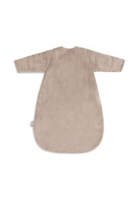 Sac de couchage pour bébé à manches longues beige, en tissu doux et avec un fond arrondi, présenté à plat sur un fond blanc.