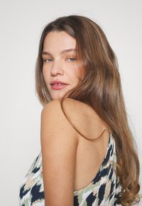 Vero Moda Petite VMJENNY HALTER DRESS - Maksi suknelė - navy blazer/mette