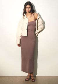 PULL&BEAR MIDI - Haljina od žerseja - light pink