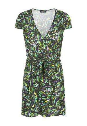 Robe portefeuille à manches courtes et col en V avec motif abstrait de feuilles vertes, violettes et jaunes et ceinture à nouer assortie sur fond noir.