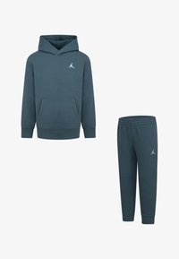 Neizbrano, oxidized green