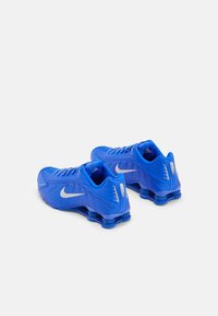 Nike Sportswear SHOX R4 - Matalavartiset tennarit - racer blue/silver-coloured