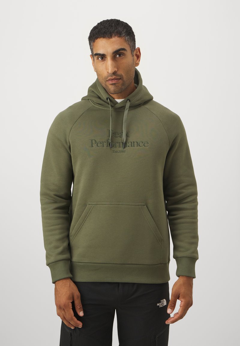 Grøn hoodie med kengurulomme, broderet tekst og ribbet manchetter og kant. Fremstillet af blødt stof; har en hætte med snore.