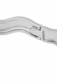 Silverfärgad metallarmband med en vågig design, som har en slät yta och en spänne för säker fastsättning. Gläns med en polerad finish.