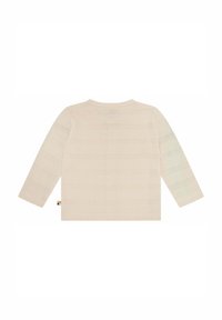 Hellbeige gestricktes Langarmshirt mit rundem Halsausschnitt, ausgestattet mit horizontalen strukturierten Streifen und einem kleinen mehrfarbigen Etikett an der Seite.