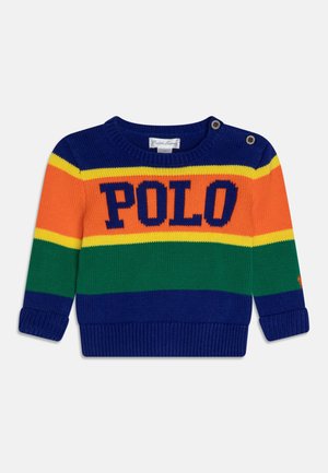 Pletený svetr v modré, oranžové a zelené barvě se nápisem "POLO". Má kulatý výstřih, dlouhé rukávy a dvě knoflíky na ramenou. Texturovaný povrch.