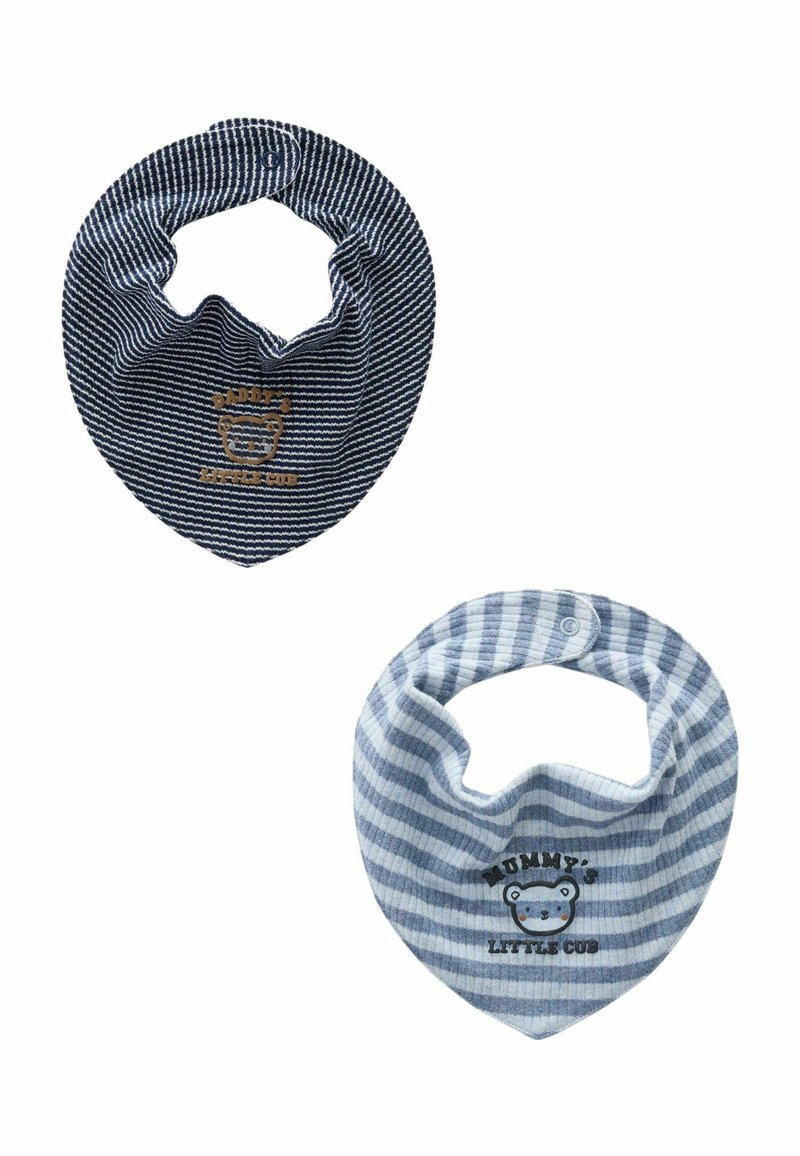 Två bandana haklappar: en marinblå med vita ränder och björngrafik, en ljusblå med marinblå ränder och björngrafik. Mjuk tyg, tryckknappsstängning.