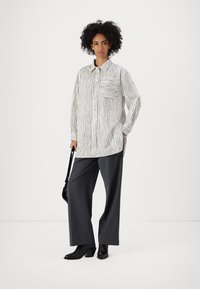 Marimekko PROFIILI AITA SHIRT - Paitapusero - off white