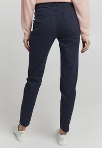 Oxmo OXPEETJE TIGHT FIT - Broek - total eclipse
