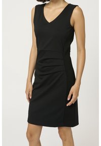 Czarna sukienka bez rękawów z dekoltem w serek, z bocznym marszczeniem i żebrowanym wykończeniem po bokach dla dodatkowego efektu. Gładka tkanina.