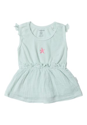 Lichtgroen, geribbelde babyjurk met een geplooide taille, ruches op de schouderbanden en een roze zeester borduursel op de voorkant.