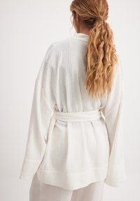 NA-KD Skraistė  - white