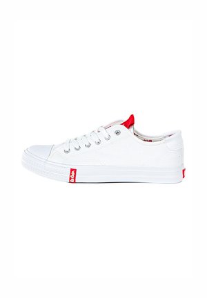 - Sneakersy niskie