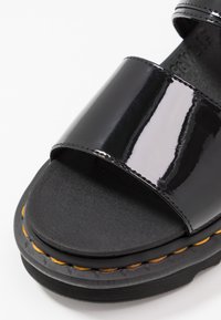 Dr. Martens VOSS - Korkeakorkoiset sandaalit - black