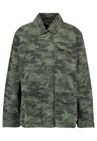 Camo jacket in green tones, made of cotton, featuring a pointed collar, long sleeves, two chest pockets, and front button closure.