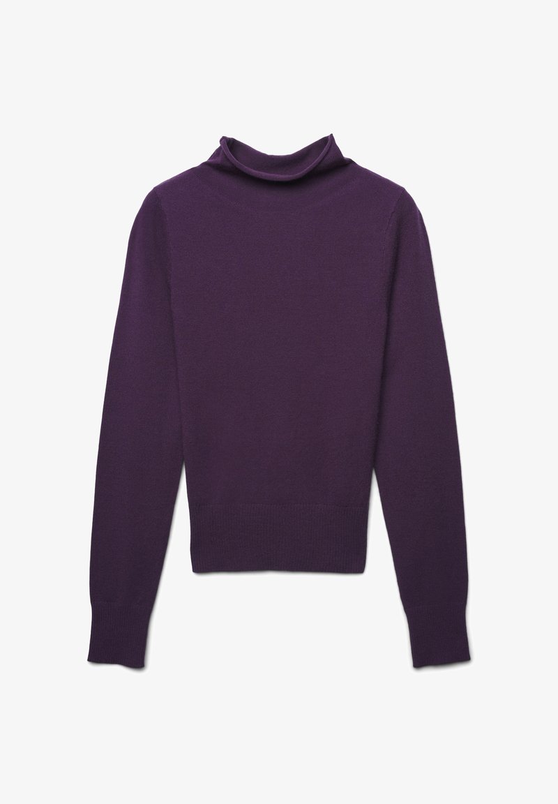 Langärmliger lila Rollkragensweater mit gerippten Bündchen und Saum, flach auf einem weißen Hintergrund präsentiert.