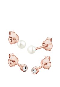 Boucles d'oreilles clous en or rose comprenant une paire avec des perles blanches et une autre avec des cristaux transparents, le tout sur un tige en métal élégant.