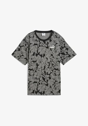 Rövid ujjú póló szürke álcázó mintával és fekete kiegészítőkkel. Puha anyagból készült, környakas, és logó található a mellkasán.