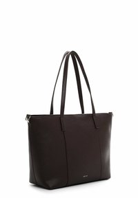 Borsa tote in pelle marrone scuro con doppie spalline, forma strutturata, superficie testurizzata e logo discreto sul davanti.