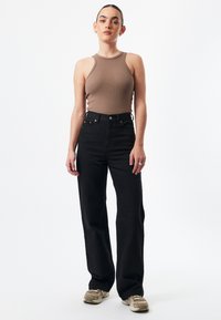 Black, high-waisted jeans paired with a fitted brown ribbed tank top. The jeans feature a classic cut with minimal hardware and pockets.