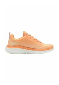Baskets de sport orange clair avec fermeture à lacets, col rembourré et semelle blanche épaisse, présentées en profil sur fond blanc.