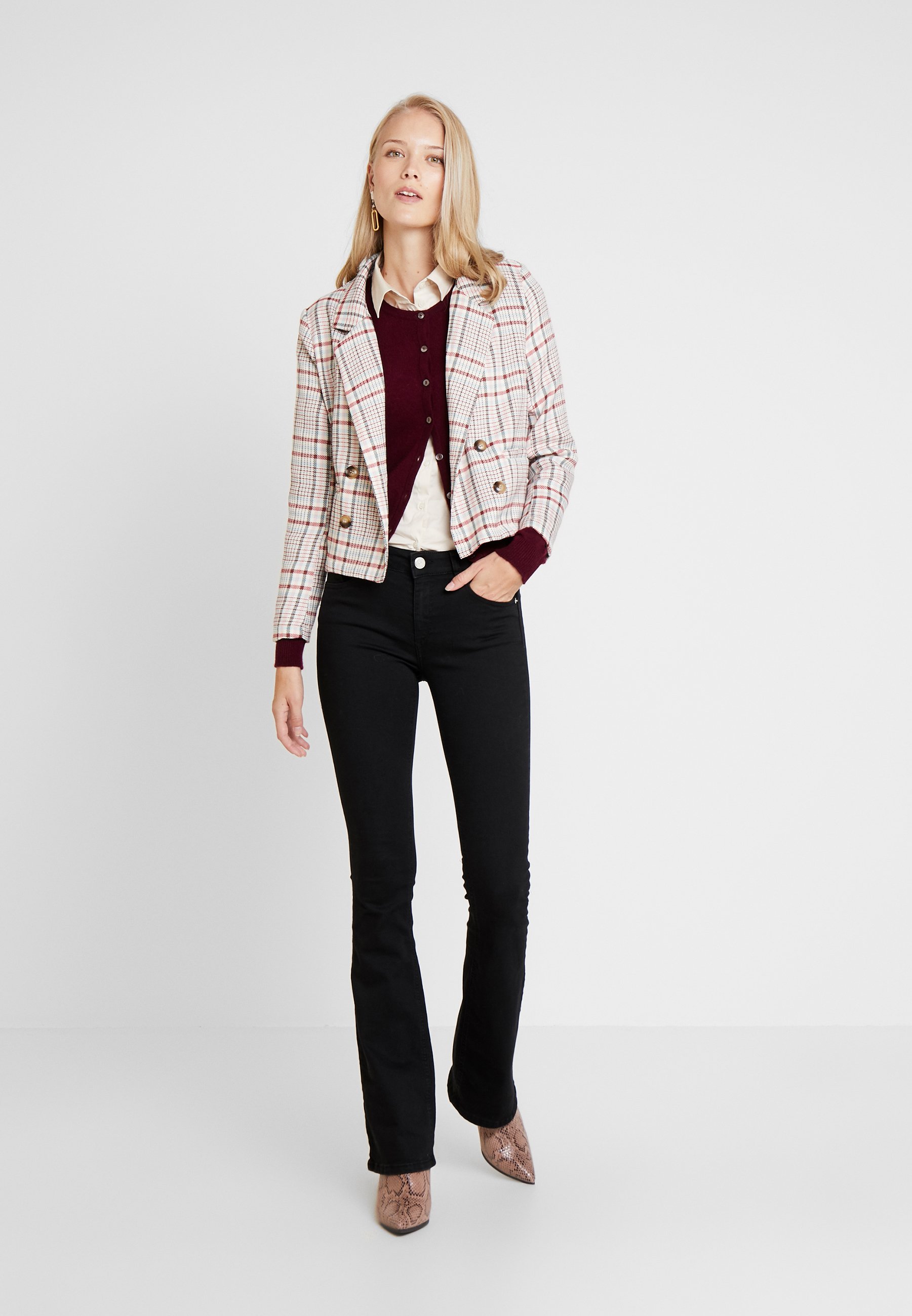 Pieszak MARIJA FLARE SWAN Flared jeans blacksvart denim Black Diva Skinny Swan Jeans Pieszak Skinny Jeans - Dameklær er billig