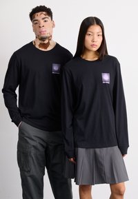 Salomon DIGITAL SWAMP TEE UNISEX - Μπλούζα με μακριά μανίκια - deep black