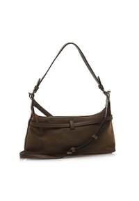 Braune Wildleder-Handtasche mit flacher Form, verstellbarem Ledertrageriemen und Reißverschluss. Verfügt über eine glatte Textur und ein minimalistisches Design.