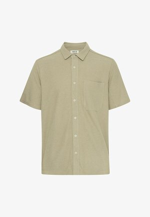 Lühikeste varrukatega nööpidega särk helesinises, ribakonstruktsiooniga, terava kraega ja ühe rinna taskuga. Esiosas viis nööpi.