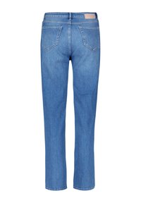 Jean en denim bleu clair à coupe droite, disposant de deux poches arrière et d'une étiquette en cuir au niveau de la taille.