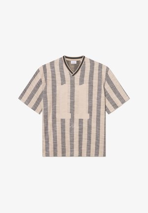 Koszulka z krótkim rękawem, w dekolcie w kształcie litery V, w kremowo-szary pasek. Na przedzie znajduje się numer "11" z teksturowanej tkaniny. Miękki materiał i luźny krój.