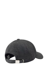 Grijze vilten honkbalpet met een gebogen klep, verstelbare riem aan de achterkant en ventilatieoogjes voor ademend vermogen.